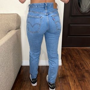Levi’s Wedgie Fit Ankle Jeans
